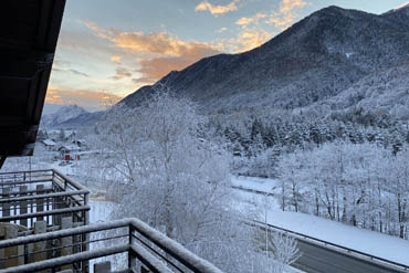 La valle innnevata vista dalle camere